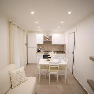 Fz House , Aeroporto di Catania Fontana Rossa Italia
